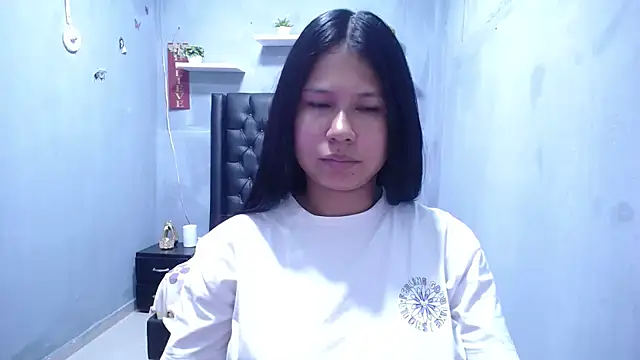 Letty Plugxo online show from May 19, 1:51 pm