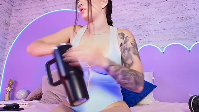 Giaa Ross online show from May 8, 7:59 pm