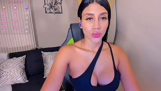 CharlotteCox  online show from November 3, 8:24 pm