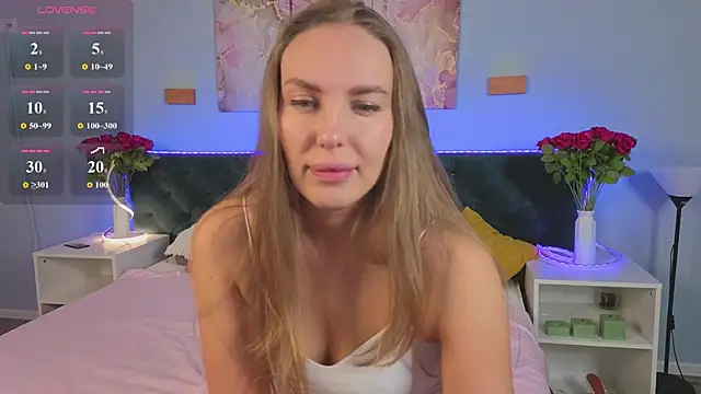 Kelly Hardy online show from May 10, 1:07 am