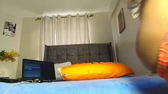 t-NaughtyLicia online show from November 17, 5:52 am