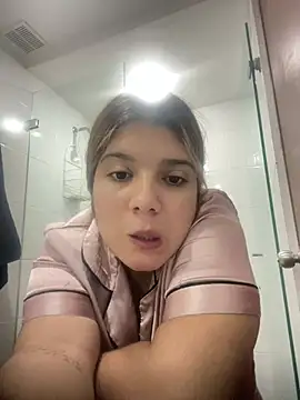 emily lean  online show from May 17, 7:57 pm