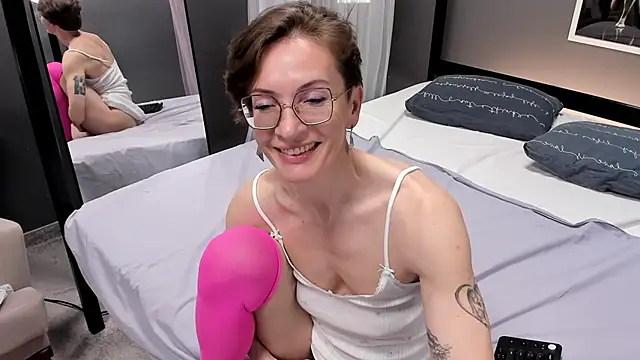 Dorothy Meyer online show from May 14, 6:08 am