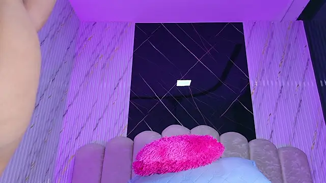 violett lo online show from May 22, 3:04 am
