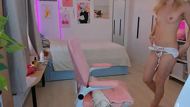 Lily Young online show from May 6, 3:21 am