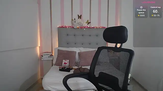 Mariana Rojas online show from October 12, 5:32 am