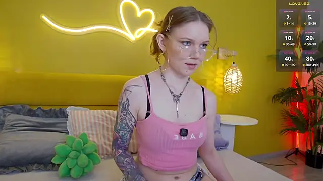 lessysweety online show from May 22, 2:31 am