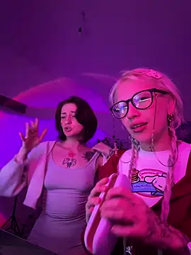 Dooubletroublee online show from May 7, 11:52 pm