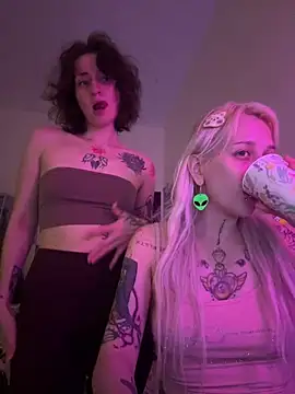 Dooubletroublee online show from May 16, 1:19 am