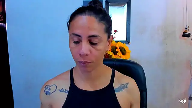 juanblakbigcock online show from May 18, 3:29 pm