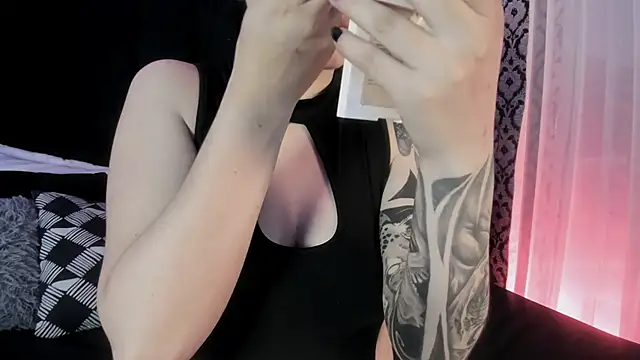 Adeelinee online show from February 12, 8:21 pm