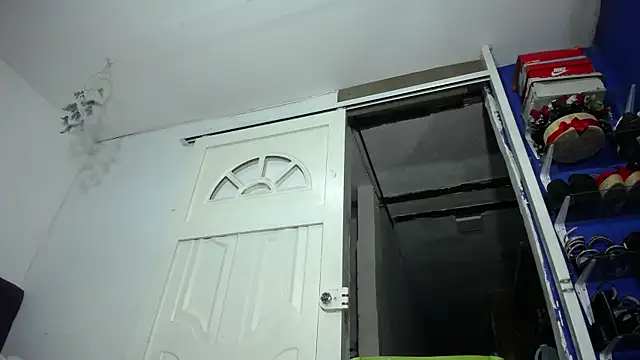 Squirter pussybomb online show from May 7, 5:01 am