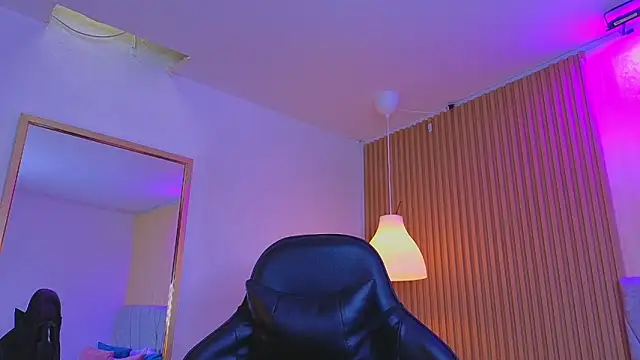 Dakota diaz  online show from May 6, 7:51 pm