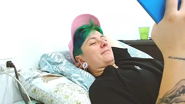 tomboyblue online show from February 5, 9:18 pm