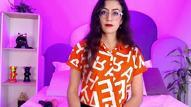 SophieGomez22 online show from May 4, 11:36 am