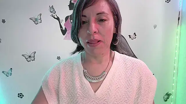 Lady breaks hearts online show from March 6, 12:55 pm