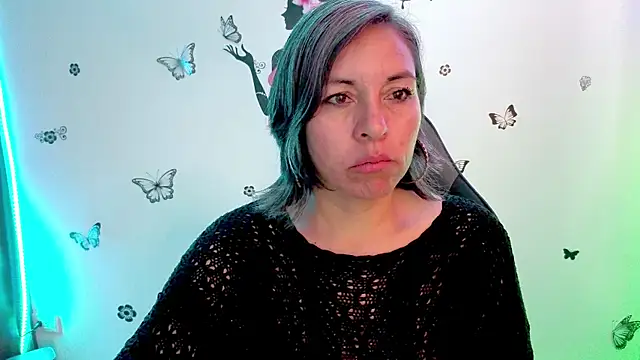 Lady breaks hearts online show from April 7, 1:02 pm