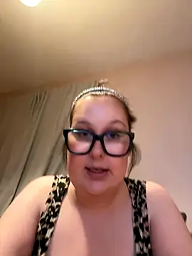 Misssmilf online show from November 5, 7:08 pm