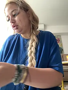 AllysonK online show from May 12, 11:28 am