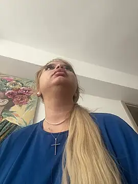 AllysonK online show from May 11, 11:56 am