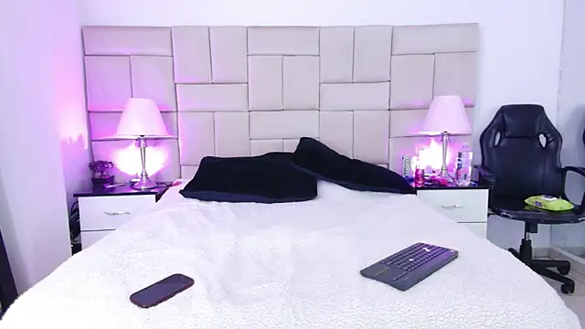 IsisLoveyes  online show from May 21, 11:03 pm