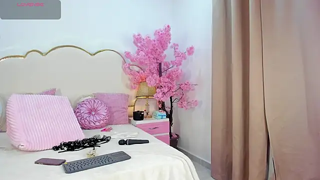 CahitlinBell online show from March 31, 6:13 am