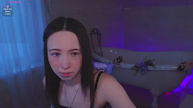 Hayle Hill online show from April 3, 1:14 am