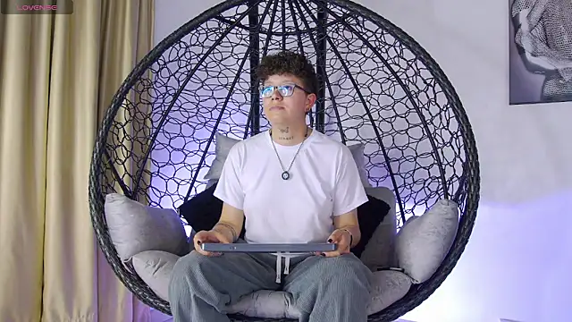 alex noa online show from May 15, 3:22 am