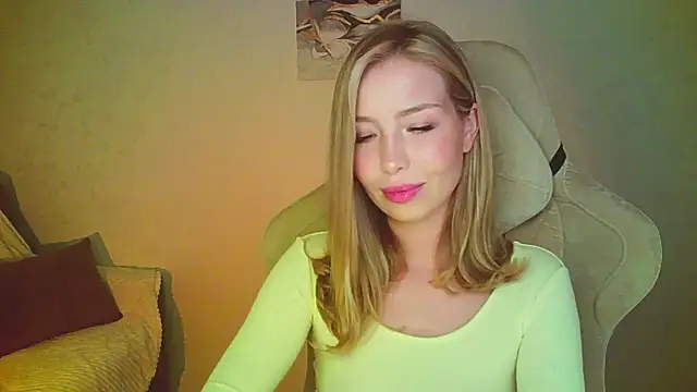 mia raspberrie online show from August 1, 9:28 pm