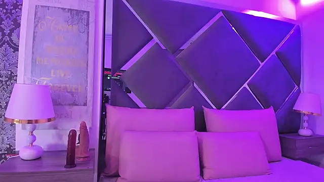 Charlotte Myers online show from November 6, 7:42 pm