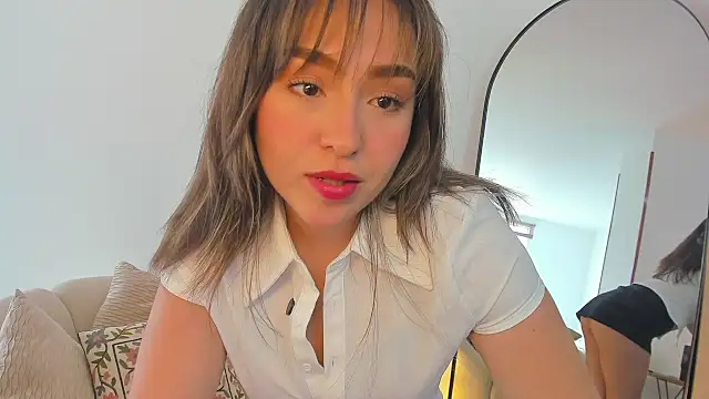 Snapshot of SofiMeza chatting on October 13, 3:25 pm SofiMeza online show from October 13, 3:25 pm