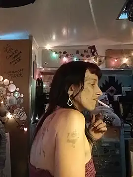 whitetrashdirtyslut online show from May 19, 1:40 pm