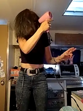 whitetrashdirtyslut online show from April 7, 4:53 pm