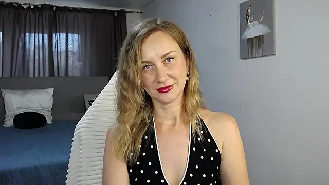 Vanessa Nowak online show from June 13, 1:30 pm