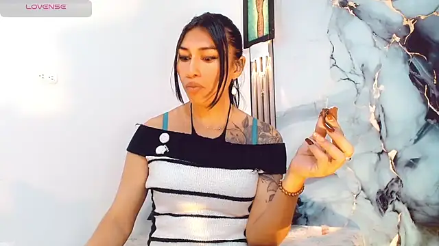 khiara moretti online show from October 8, 11:47 am