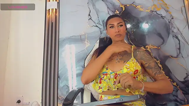 khiara moretti online show from May 25, 7:24 pm