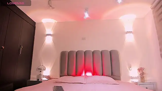 Agathaargent  online show from March 25, 4:17 am