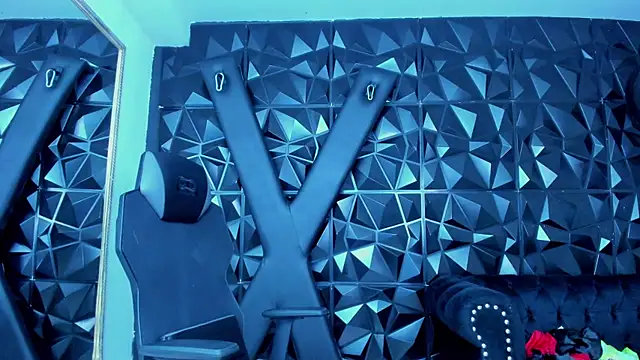 Agathaargent  online show from April 1, 8:50 pm