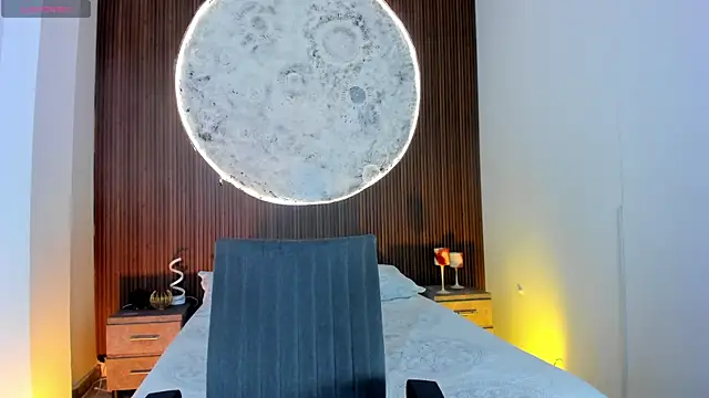 Agathaargent  online show from April 5, 9:47 pm