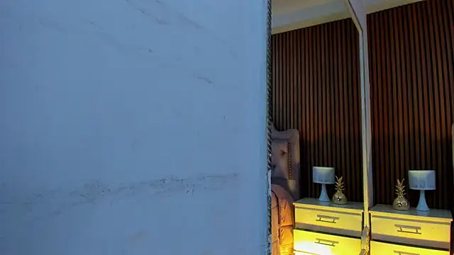 Agathaargent  online show from April 9, 8:25 pm