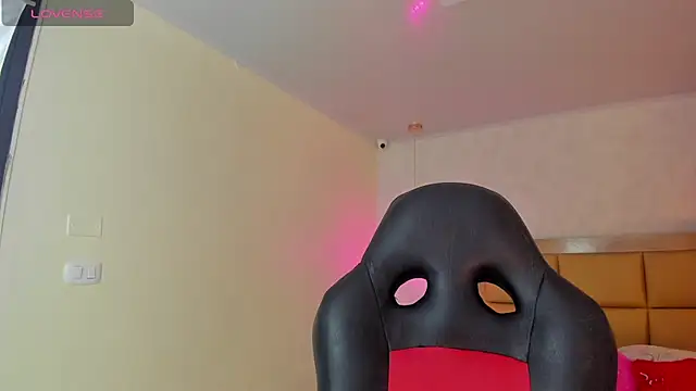 LARSONMIA online show from March 11, 12:31 pm