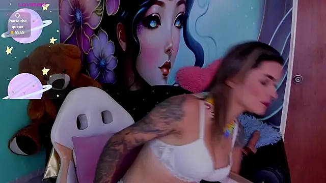 mia bigtits17 online show from May 7, 9:40 pm
