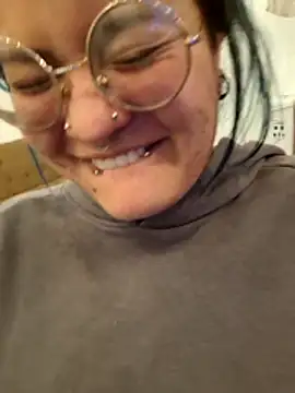 lucky-leah online show from May 14, 4:18 am
