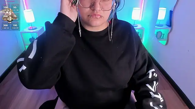 lucky-leah online show from March 26, 4:14 am