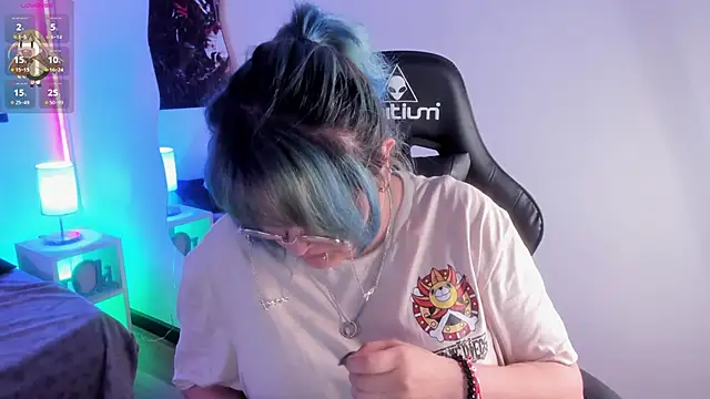 lucky-leah online show from March 24, 3:45 am