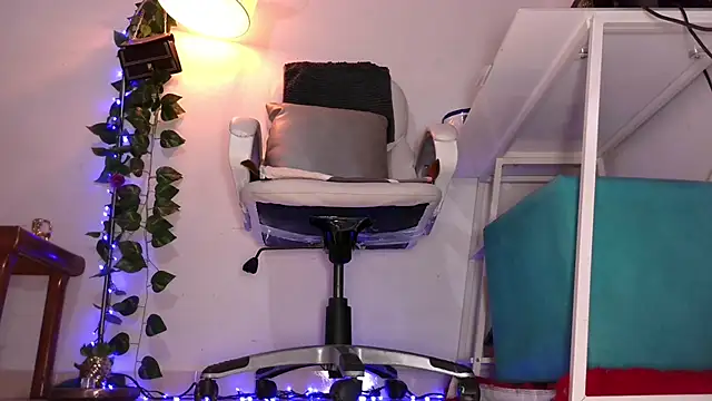 SUZZET 22 online show from March 13, 1:45 pm