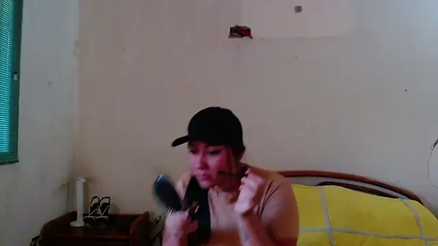 LuciaTomson online show from April 29, 10:15 pm