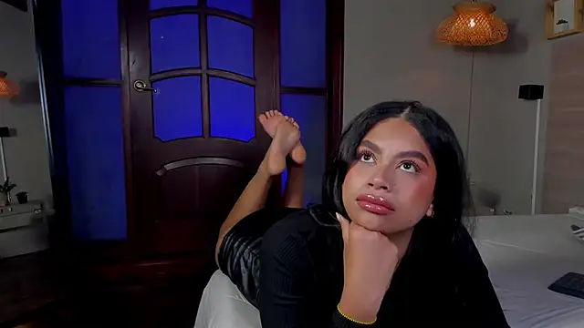 nayah   online show from December 5, 8:32 pm