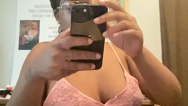MommyConfident online show from June 2, 6:20 pm