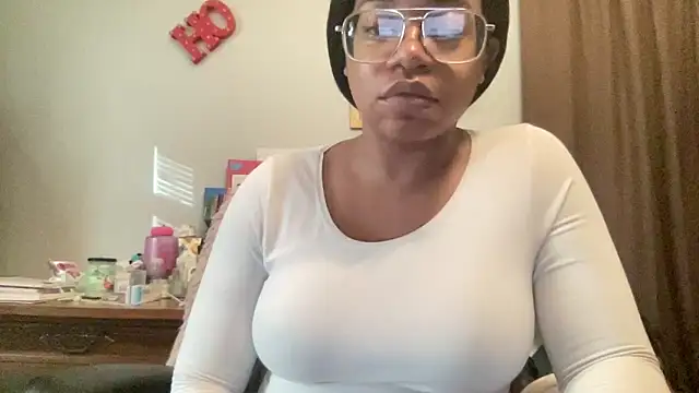 MommyConfident online show from December 4, 7:58 pm